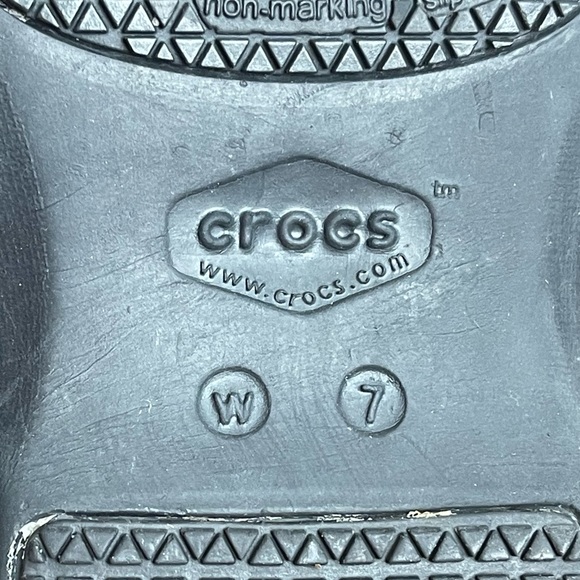 COPY - Crocs clogs Womens size 7 black crocs lock - Picture 7 of 8